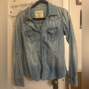 Buffalo Jean top - well fitted with snap buttons